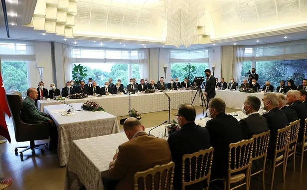 baskan-erdogan-turkiyedeki-bosnak-sivil-toplum-kuruluslarinin-temsilcilerini-kabul-etti-1636298464140.jpeg Başkan Erdoğan Türkiye’deki Boşnak sivil toplum kuruluşlarının temsilcilerini kabul etti-2