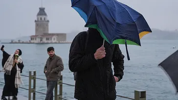 Yağışlı havalara devam: Havalar ne zaman ısınacak? Adil Tek o tarihi işaret etti