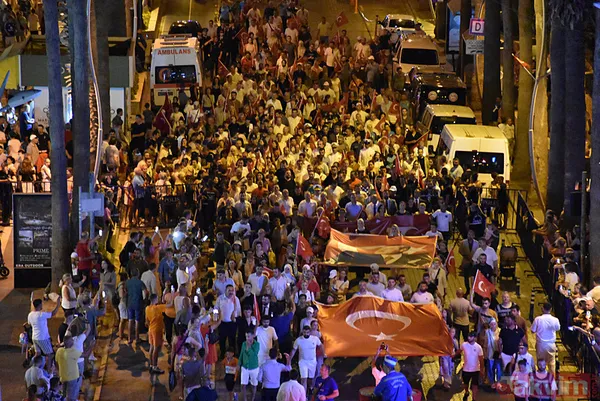 Türkiye 15 Temmuz Demokrasi ve Milli Birlik Günü'nde nöbette! - 18