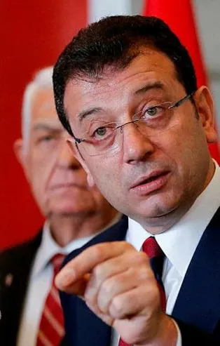 Kartal'da İSKİ'ye ait su borusu patladı