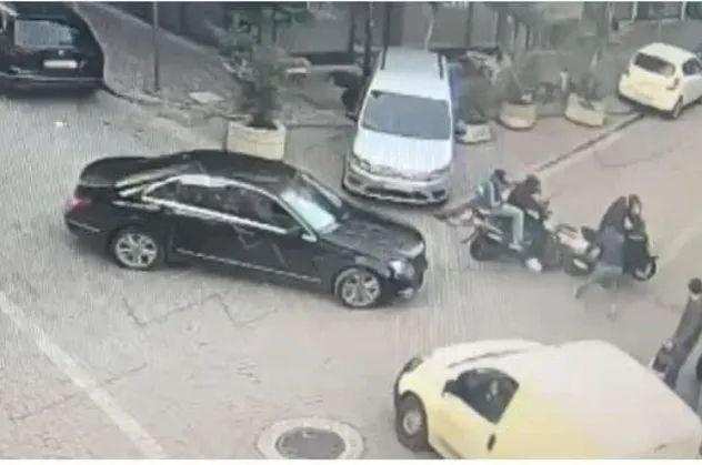 İstanbul'da alacak verecek buluşması kanlı bitti! Seyir halindeyken vuruldu
