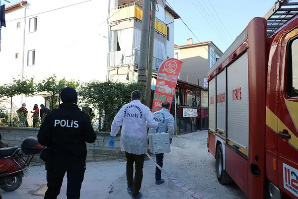 son-dakika-denizlide-vahset-oglunu-cekicle-oldurdu-yakmaya-calisirken-yakalandi-1587887090801.jpg Son dakika: Denizli'de vahşet! Oğlunu çekiçle öldürdü, yakmaya çalışırken yakalandı-1