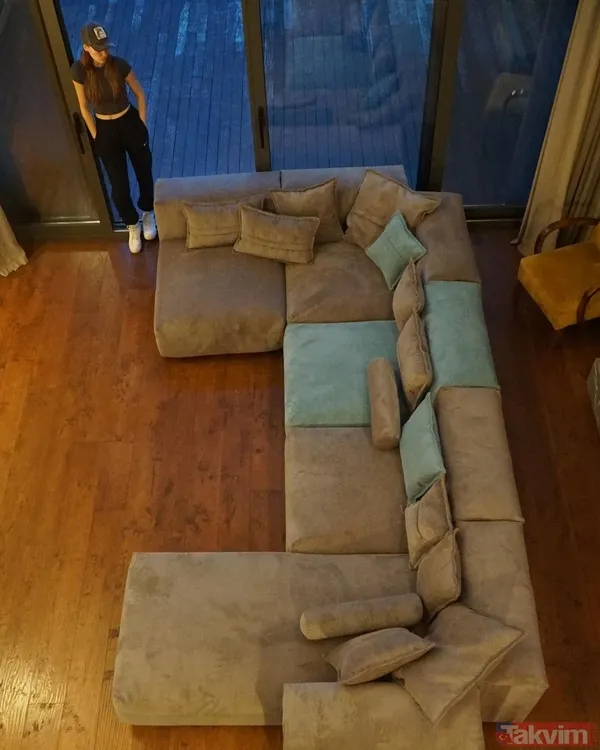 Zeynep Koçak elinde paspasla Boğaz manzaralı evini dip köşe temizledi! O anları anbean yayınladı! “Koltukları çektim her yeri...” - 43