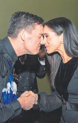 Meghan Markle'ın Hongi selamı