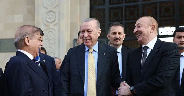 Bakü'de zafer seyri... Başkan Erdoğan, İlham Aliyev ve Pakistan Başbakanı Şahbaz Şerif ile törenleri takip etti