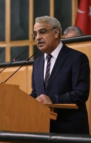 HDP 6'lı masaya Cumhurbaşkanı adayı eşgalini verdi: LGBT, eşcinsel adayı arıyoruz