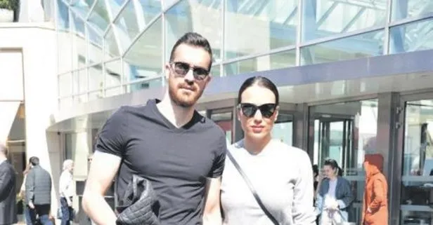 Fenerbahçe’nin başarılı file bekçisi Harun Tekin,eşi Ceyda Tekin ile birlikte İstinyePark’taydı