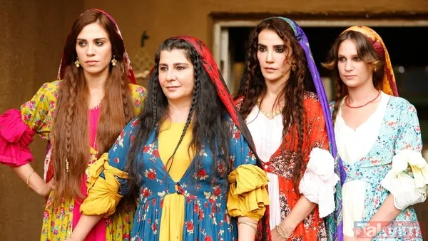 Bu Film, 1970'Li Yılların Sonlarında Hakkari'de Başlayıp, 1990'Lı Yılların Sonunda Antalya'ya Kadar Uzanır.