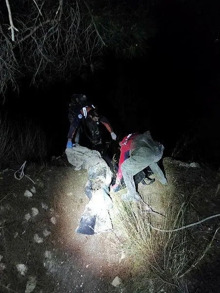 mersinde-vahset-2-gundur-haber-alinamayan-yasli-adami-oldurup-su-kuyusuna-atmislar-1614121383702.jpeg Mersin'de vahşet! Yaşlı adamı öldürüp su kuyusuna attılar...-3