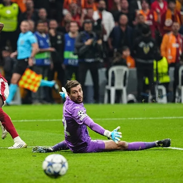 Aslan Bodo kalesini adeta topa tuttu