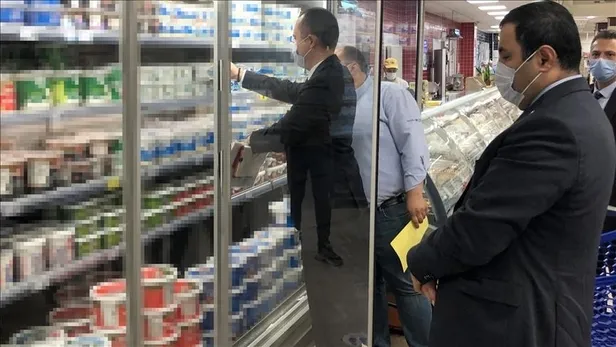 ticaret-bakanligindan-fiyat-etiketi-ve-urun-guvenligi-denetimleri-firsatcilara-ceza-yagdi-1692343985632.jpeg Ticaret Bakanlığı'ndan fiyat etiketi ve ürün güvenliği denetimleri! Fırsatçılara ceza yağdı-4