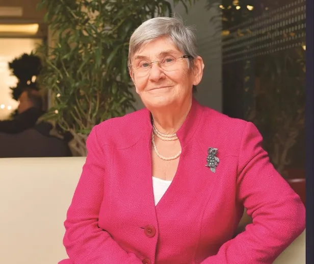 Genç kalmak için Sertab Erener ile telomer hapı alan Mine Kalpakçıoğlu, kendisini eleştiren Canan Karatay’a taş attı-4