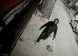 Beykoz'da Türk bayrağını yere atan şüpheli yakalandı! O anlar kamerada