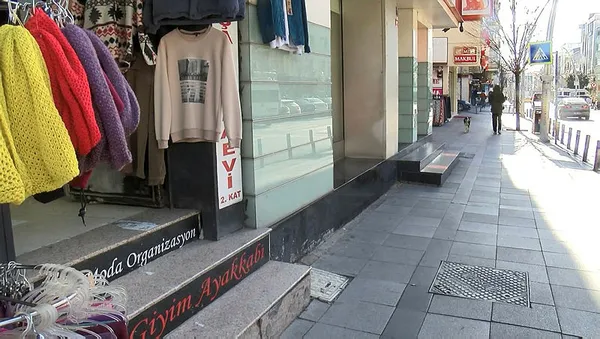 1642333377085.jpg Kıyafeti beğendi mankeniyle beraber çaldı! Yer: Zeytinburnu-4