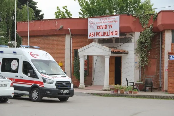 turkiyenin-asilamadaki-basarisi-burada-sakli-sinopta-dugun-salonu-asi-merkezi-oldu-1624631355932.jpg Türkiye'nin aşılamadaki başarısı burada saklı! Sinop'ta düğün salonu aşı merkezi oldu-3