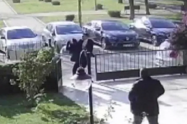 İzmir'de apartman kavgasında akılalmaz sözler: Azgın kızınla uğraş | Her saniyesi görüntülendi
