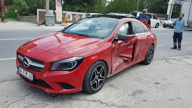 Son dakika: Sakarya’da iki otomobil çarpıştı: 1’i çocuk 7 yaralı-1