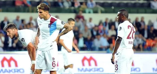 Trabzonspor maçında olay! Sahaya seyirci girdi...