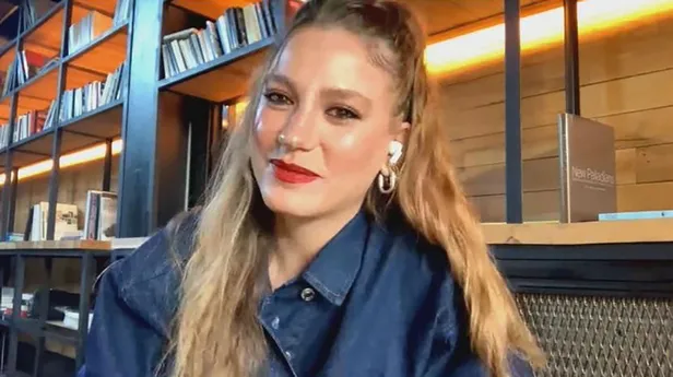 serenay-sarikayadan-tum-bakislari-uzerine-cekecek-proje-akillara-zarar-muhtesem-donusuyle-ezber-bozmaya-geliyor-1634211531389.jpg Akıllara zarar muhteşem dönüşüyle ezber bozmaya geliyor! Serenay Sarıkaya'dan tüm bakışları üzerine çekecek proje-8