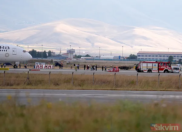Hindistan uçağındaki bomba ihbarı asılsız çıktı! Yolcular kalkış saatini bekliyor - 13