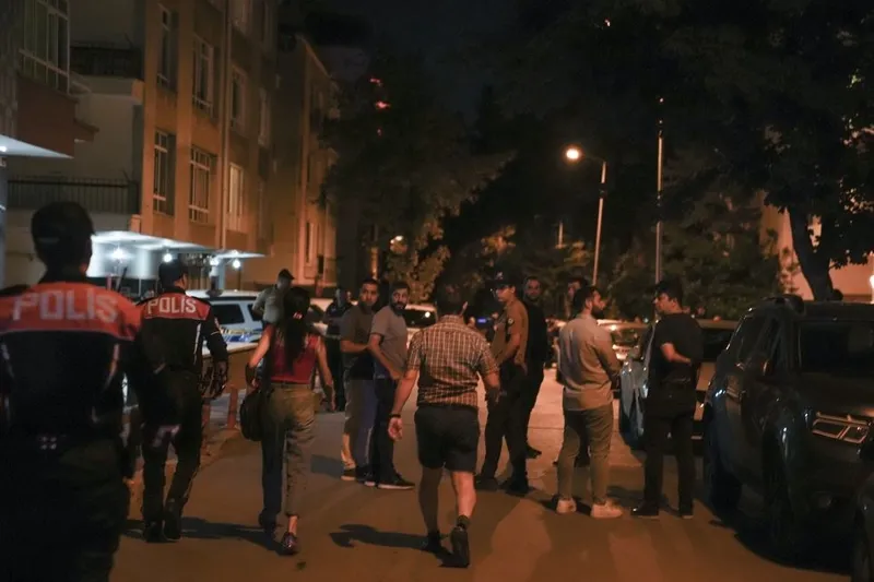 eski-bakan-ve-basbakan-yardimcisi-abdullatif-senerin-oglu-bedirhan-sener-katil-oldu-1722455511050.jpg Eski bakan ve Başbakan Yardımcısı Abdüllatif Şener'in oğlu Bedirhan Şener katil oldu!-2