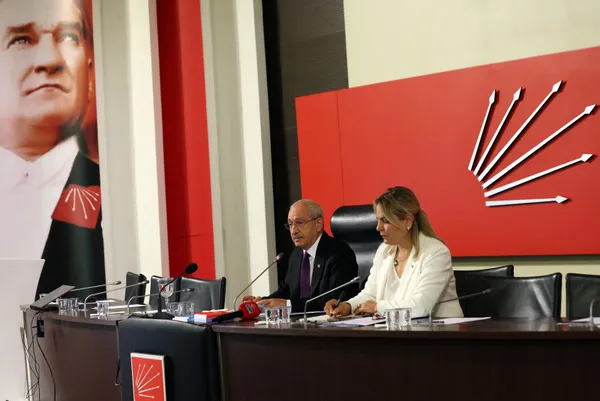 chpde-istanbul-savasi-kemal-kilicdaroglundan-mustafa-sarigul-hamlesi-ekrem-imamoglunun-zorlu-imtihani-1687499103302.jpg CHP'de İstanbul savaşı: Kemal Kılıçdaroğlu'ndan Mustafa Sarıgül hamlesi! Ekrem İmamoğlu'nun zorlu imtihanı-6