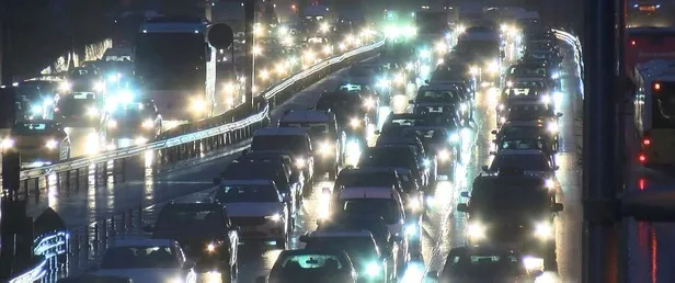İstanbul'da yağmur yağdı trafik kilitlendi!-4
