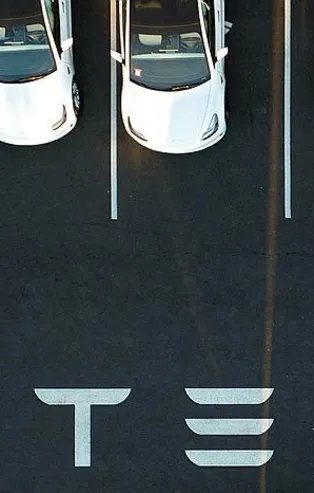 Tesla uçan araba üretmek için harekete geçti: SpaceX teknolojisini kullanacak!