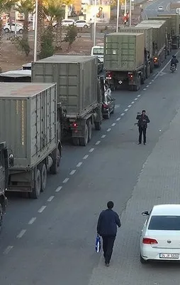 Irak sınırına askeri sevkiyat sürüyor