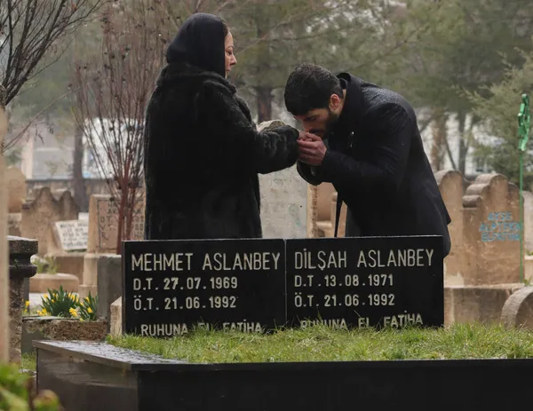 Hercai hayranlarından şok eden hareket! Hercai 10. yeni bölüm fragmanı izle-2