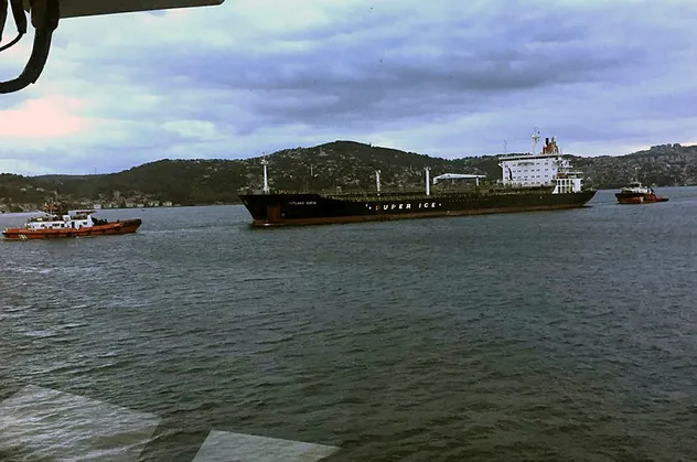 İstanbul Boğazı'nda hareketlilik! Son anda durduruldu