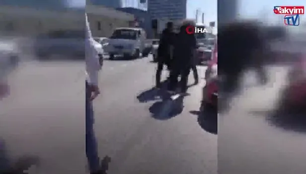 Bursa'da trafikte 'sinyal verme' kavgası kameralarda