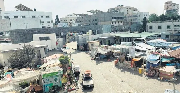 Dünya insanlık dramına şahit oluyor! İsrail askerleri hastaneyi boşaltmayanların üzerine kaynar su döktü