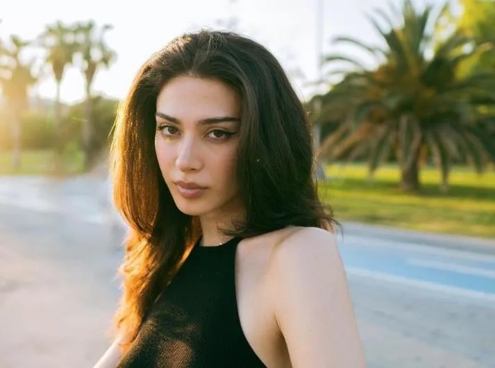 mert-yazicioglunun-hizina-yetisilmiyor-afra-saracoglu-dilan-cicek-deniz-derken-meger-unlu-sarkiciyla-da-ask-ya-1724375511263.jpeg Mert Yazıcıoğlu'nun hızına yetişilmiyor! Afra Saraçoğlu, Dilan Çiçek Deniz derken meğer ünlü rapçiyle de aşk yaşamış...-5