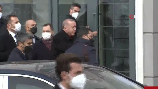 Recep Tayyip Erdoğan, Arnavutluk'ta adının verildiği meydanda bulunan anıtın açılışını gerçekleştirdi