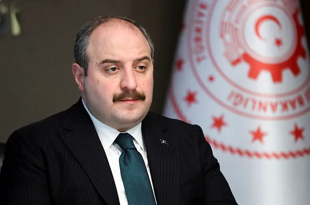 Bakan Varank, Kovid-19'a karşı geliştirilen VLP aşısının toksisite testlerinin yapıldığı laboratuvarı inceleledi