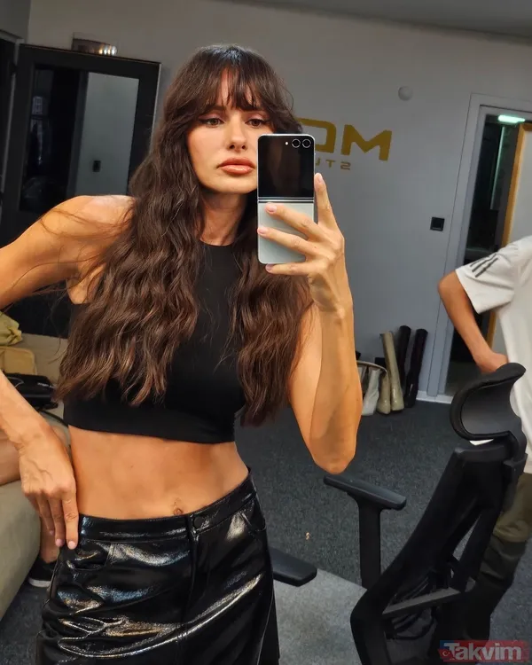 Yasemin Özilhan’dan Sinem Kobal’a bornozlu kutlama! “Kim der 2 çocuk annesi” Kenan İmirzalıoğlu’nun biricik eşi... - 4