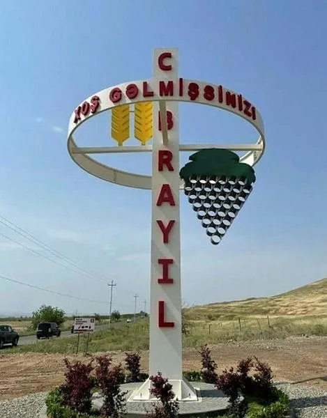 azerbaycan-cumhurbaskani-ilham-aliyev-ermenistan-isgalinden-kurtarilan-cebrayil-ile-zengilani-ziyaret-etti-1619471482601.jpeg Azerbaycan Cumhurbaşkanı İlham Aliyev Ermenistan işgalinden kurtarılan Cebrayıl ile Zengilan’ı ziyaret etti-2