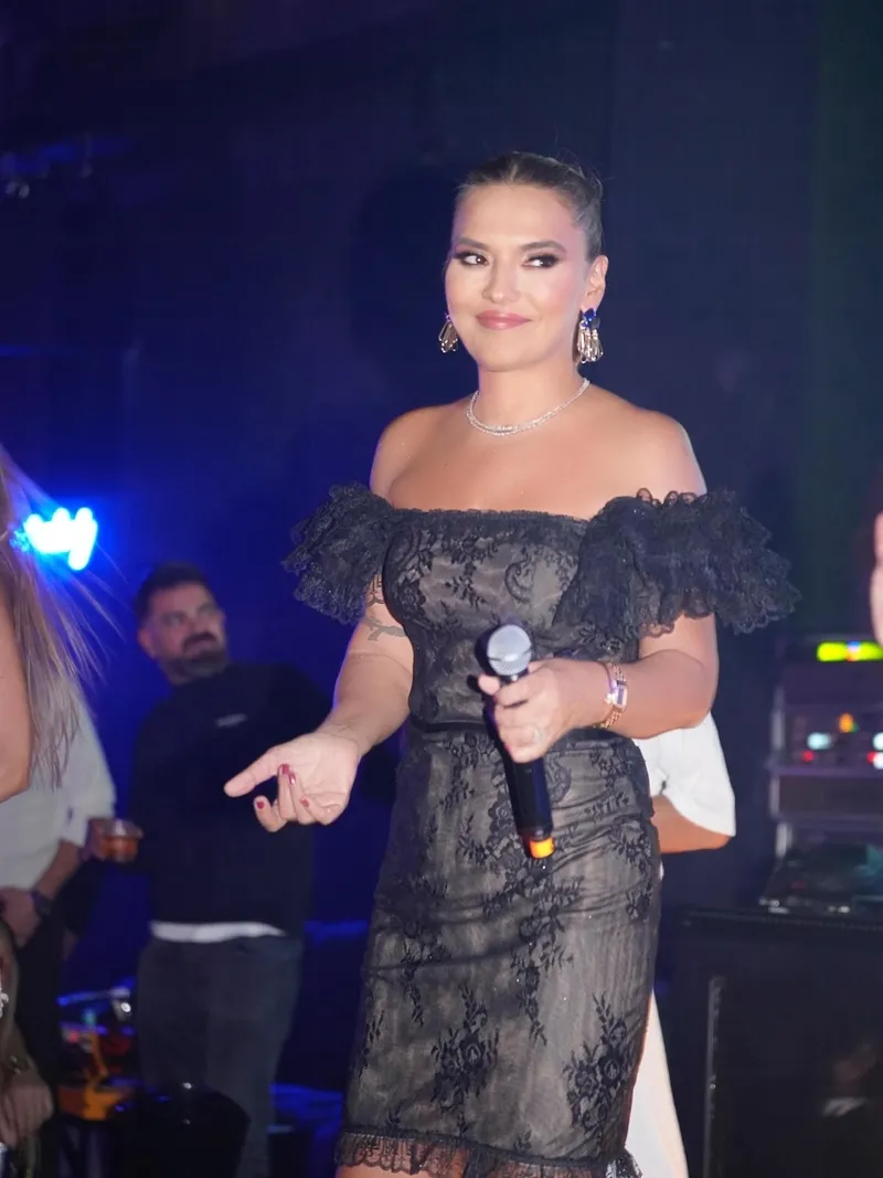 demet-akalin-unlulerin-zayiflama-sirrini-ifsa-etti-1773923573565.jpg Yeni polemik başlıyor! Demet Akalın’dan meslektaşlarına şok ifşa: Hepsi aynı yöntemle zayıfladı!-6