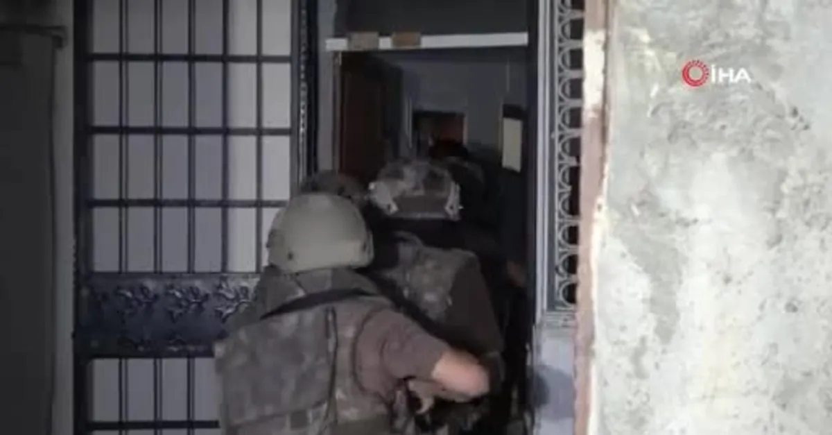 Adana'da zehir tacirlerine şafak operasyonu!