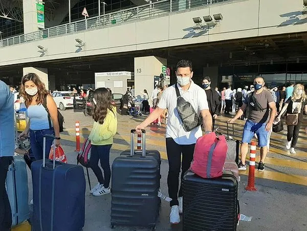 teknik-direktor-erol-bulut-fenerbahce-icin-istanbulda-1596573147292.jpeg Teknik direktör Erol Bulut, Fenerbahçe için İstanbul'da!-2