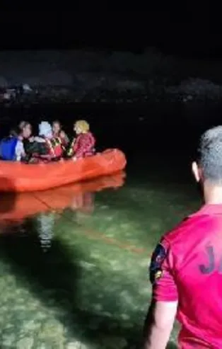 Diyarbakır'da nehrin su seviyesi yükselince piknik yapan 21 kişi jandarma ve AFAD ekiplerince kurtarıldı