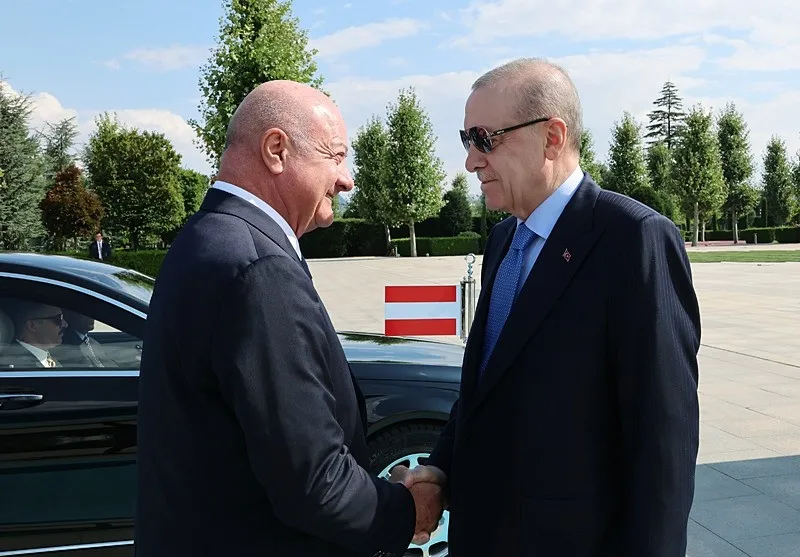 avusturya-sansolyesi-stocker-ankarada-baskan-erdogan-resmi-torenle-karsiladi-1786370373336.jpeg Avusturya Şansölyesi Ankara'da! Başkan Erdoğan'dan AB'ye vize serbestisi mesajı: Herkesin menfaatine-6