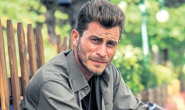 ben-bu-cihana-sigmazam-azameti-kim-oynuyor-ben-bu-cihana-sigmazam-azamet-kimdir-eren-vurdem-yasi-hayati-boyu-d-1663596887464.jpg Ben Bu Cihana Sığmazam Azamet'i kim oynuyor? Ben Bu Cihana Sığmazam Azamet kimdir? Eren Vurdem yaşı, hayatı boyu, dizileri ve filmleri...-3