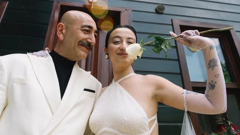 minik-diva-bebe-yolda-melike-sahin-konserde-hamile-oldugunu-acikladi-1777406823406.jpg Minik diva bebe yolda: Melike Şahin konserde hamile olduğunu açıkladı-6