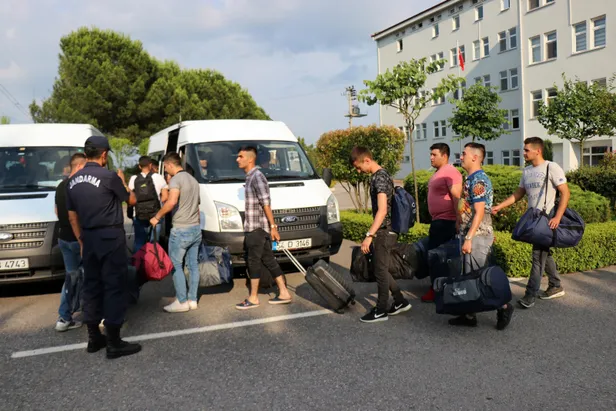 Askerlerin kimi 5 gün, kimi 6 ay kala erken terhis heyecanı yaşadı-5