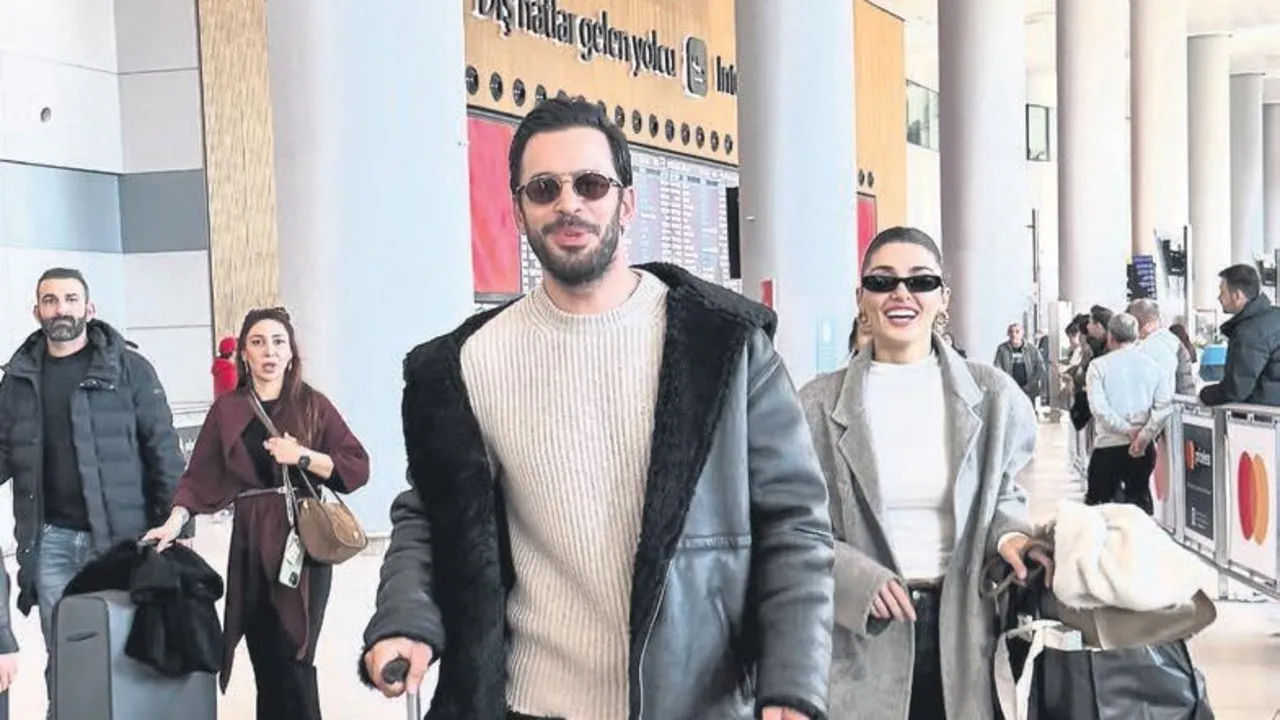 Ünlü ikili Berlin’i kasıp kavurdu! Hande Erçel ve Barış Arduç’tan havalimanında tatlı sohbet