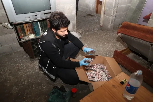 Son dakika: Mersin'de torbacı operasyonu: 35 gözaltı-3