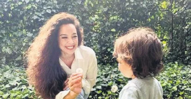 Azra Akın'dan oğlu Demir'le renkli paylaşım