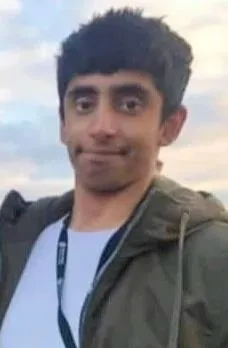 ingilterede-kralice-ikinci-elizabethin-noeli-gecirdigi-windsor-kalesinde-silahla-yakalanan-sahistan-soke-eden-video-1640634116439.jpeg II. Elizabeth'in Noel'i geçirdiği Windsor Kalesi'nde silahla yakalanan şahıstan şoke eden video-7